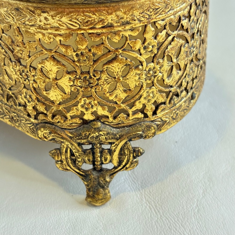 Vintage Gold Tone Heart Shaped Jewelry Box Ormolu Filigree Glass Lid Footed - Picture 5 of 16
